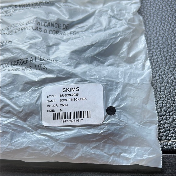 Skims Scoop Neck Bra Onyx Black Fits Everybody Stretch Adjustable Sz M NEW - Picture 4 of 6